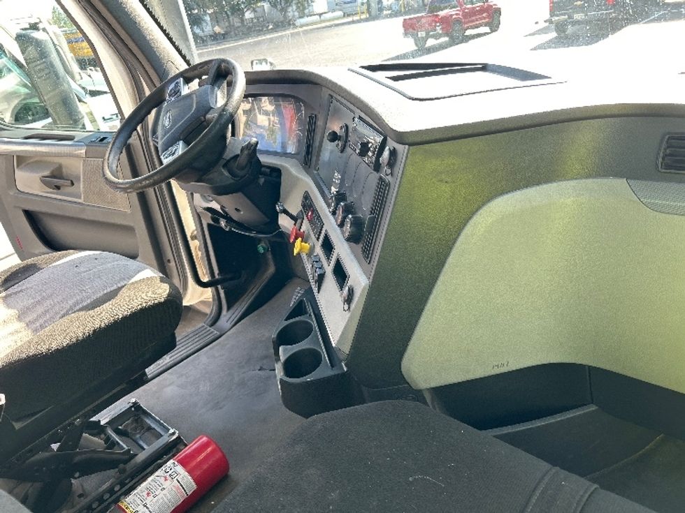 Day Cab Tractor-Heavy Duty Tractors-Freightliner-2021-T12664ST-Pensacola-FL-649,924\n\t\tmiles-$ 32,750 - Image 14
