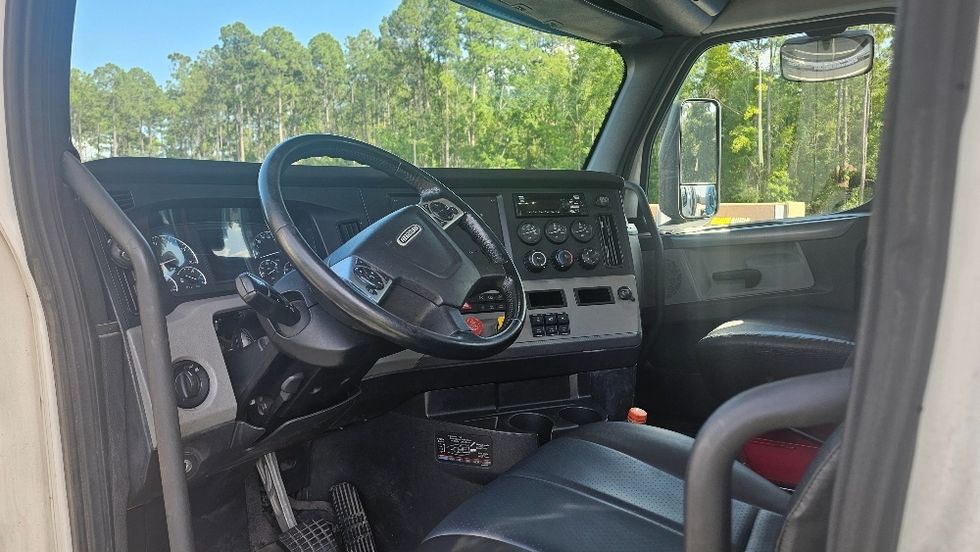 Day Cab Tractor-Heavy Duty Tractors-Freightliner-2021-T12664ST-Pensacola-FL-674,289\n\t\tmiles-$ 30,750 - Image 10