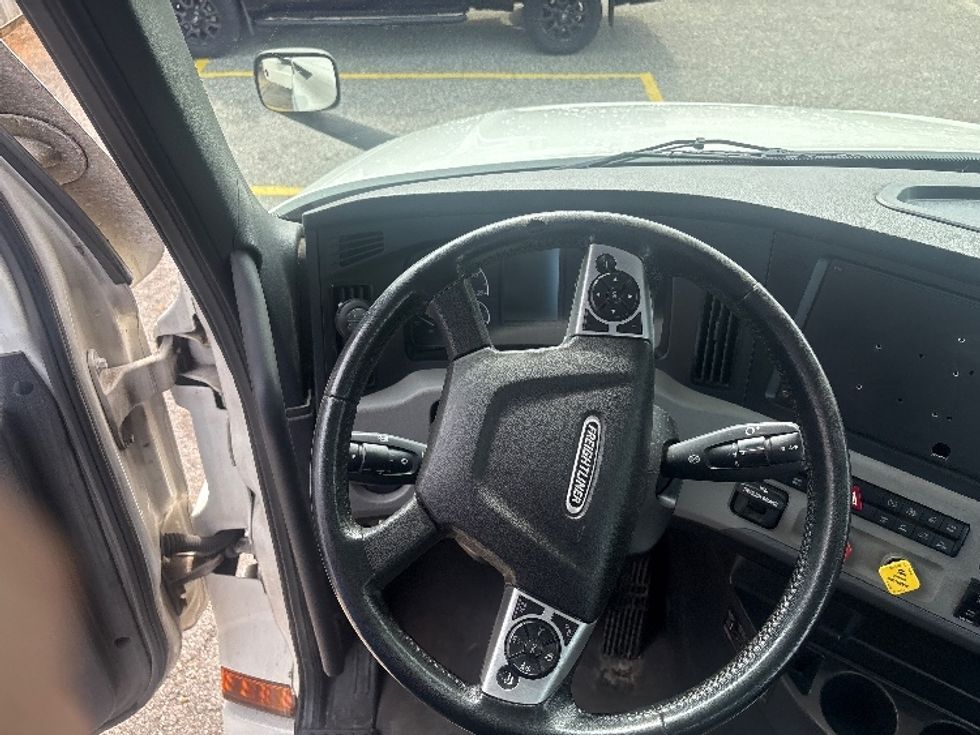 Day Cab Tractor-Heavy Duty Tractors-Freightliner-2021-T12664ST-Pensacola-FL-674,289\n\t\tmiles-$ 30,750 - Image 11