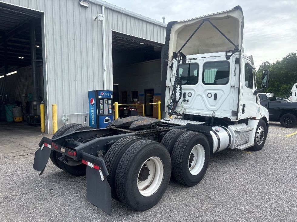 Day Cab Tractor-Heavy Duty Tractors-Freightliner-2021-T12664ST-Pensacola-FL-674,289\n\t\tmiles-$ 30,750 - Image 7