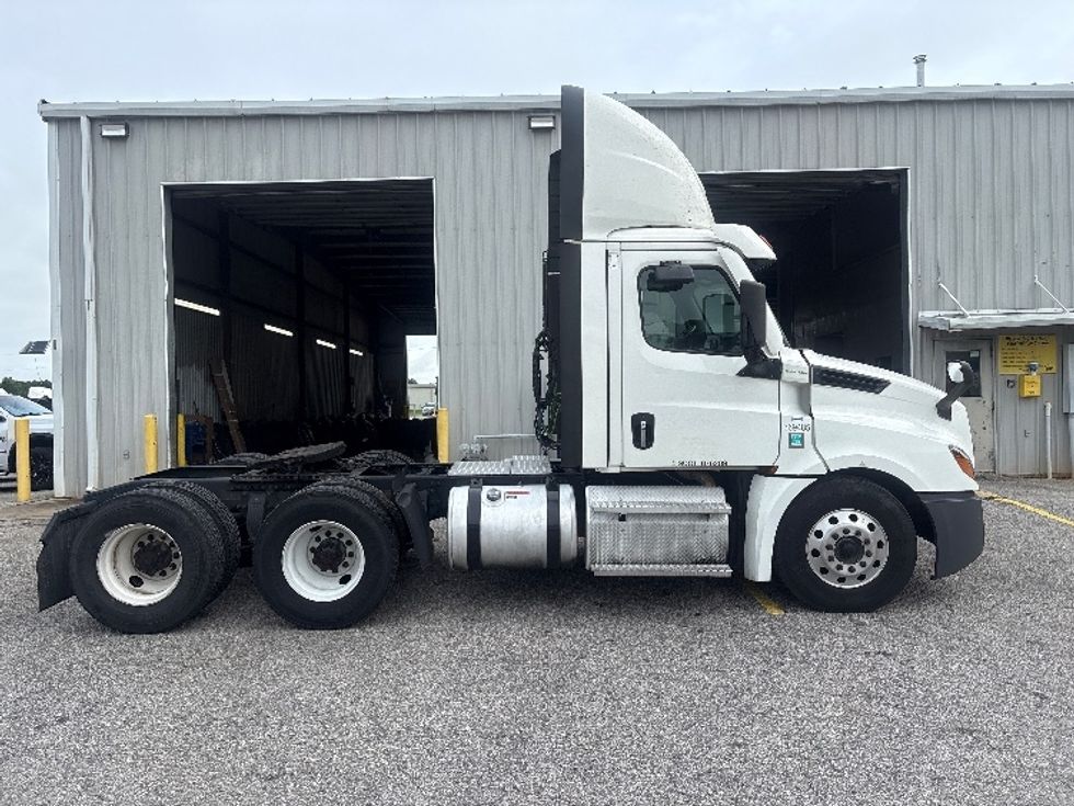 Day Cab Tractor-Heavy Duty Tractors-Freightliner-2021-T12664ST-Pensacola-FL-674,289\n\t\tmiles-$ 30,750 - Image 8