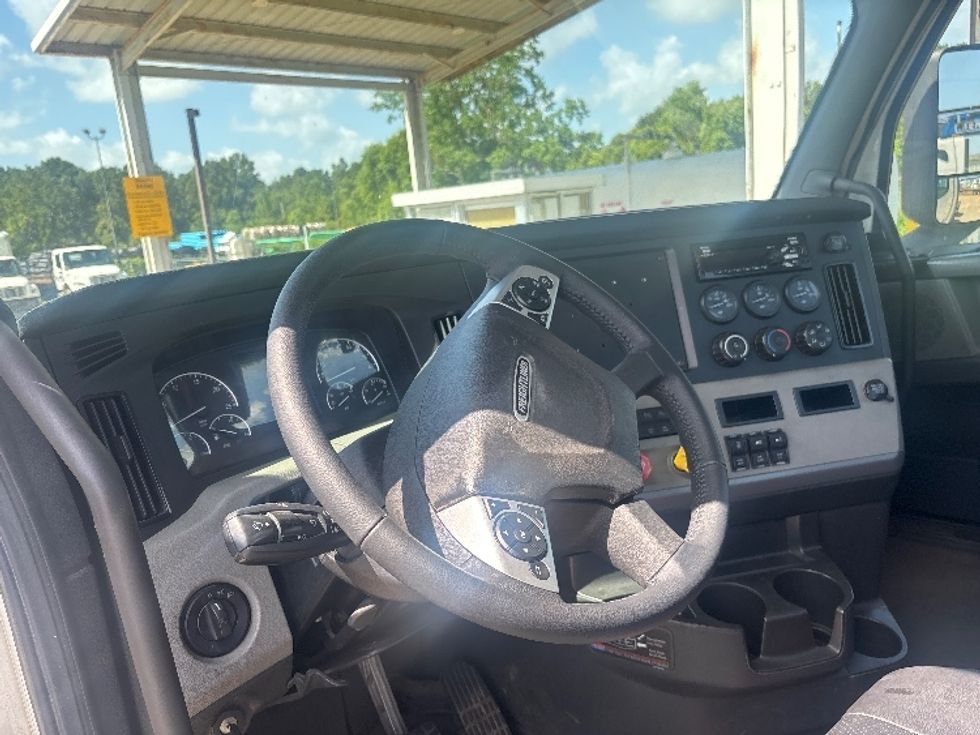 Day Cab Tractor-Heavy Duty Tractors-Freightliner-2021-T12664ST-Pensacola-FL-686,596\n\t\tmiles-$ 29,500 - Image 10