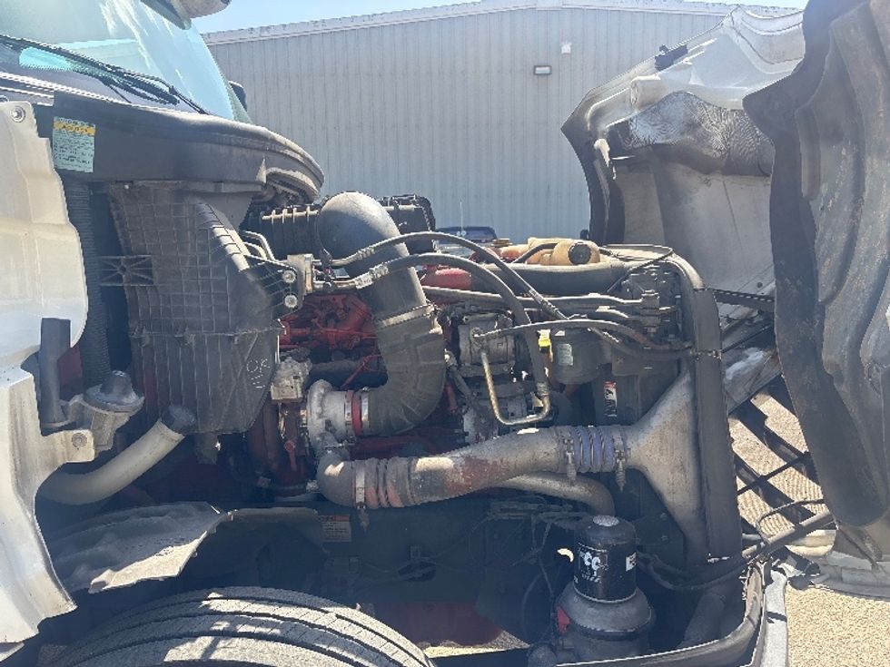Day Cab Tractor-Heavy Duty Tractors-Freightliner-2021-T12664ST-Pensacola-FL-686,596\n\t\tmiles-$ 29,500 - Image 15