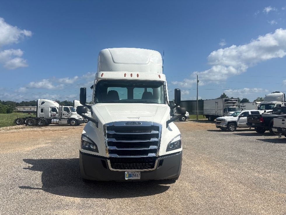 Day Cab Tractor-Heavy Duty Tractors-Freightliner-2021-T12664ST-Pensacola-FL-686,596\n\t\tmiles-$ 29,500 - Image 2