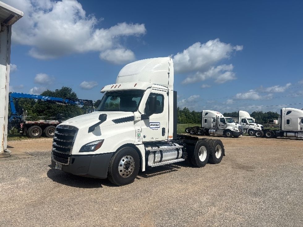 Day Cab Tractor-Heavy Duty Tractors-Freightliner-2021-T12664ST-Pensacola-FL-686,596\n\t\tmiles-$ 29,500 - Image 3