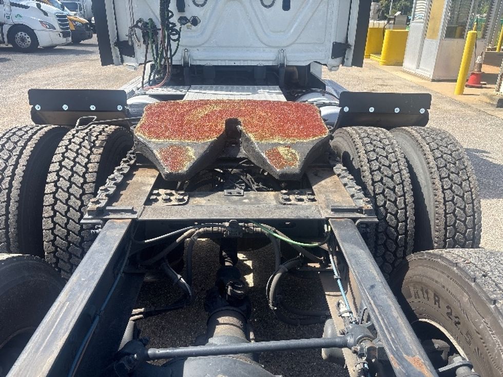 Day Cab Tractor-Heavy Duty Tractors-Freightliner-2021-T12664ST-Pensacola-FL-686,596\n\t\tmiles-$ 29,500 - Image 6