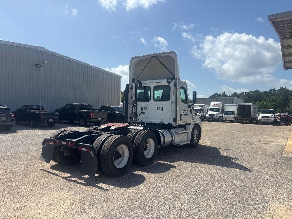 Day Cab Tractor-Heavy Duty Tractors-Freightliner-2021-T12664ST-Pensacola-FL-686,596\n\t\tmiles-$ 29,500 - Image 7
