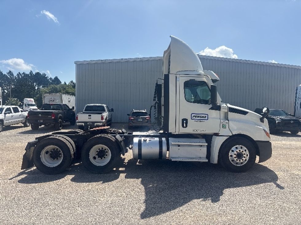 Day Cab Tractor-Heavy Duty Tractors-Freightliner-2021-T12664ST-Pensacola-FL-686,596\n\t\tmiles-$ 29,500 - Image 8