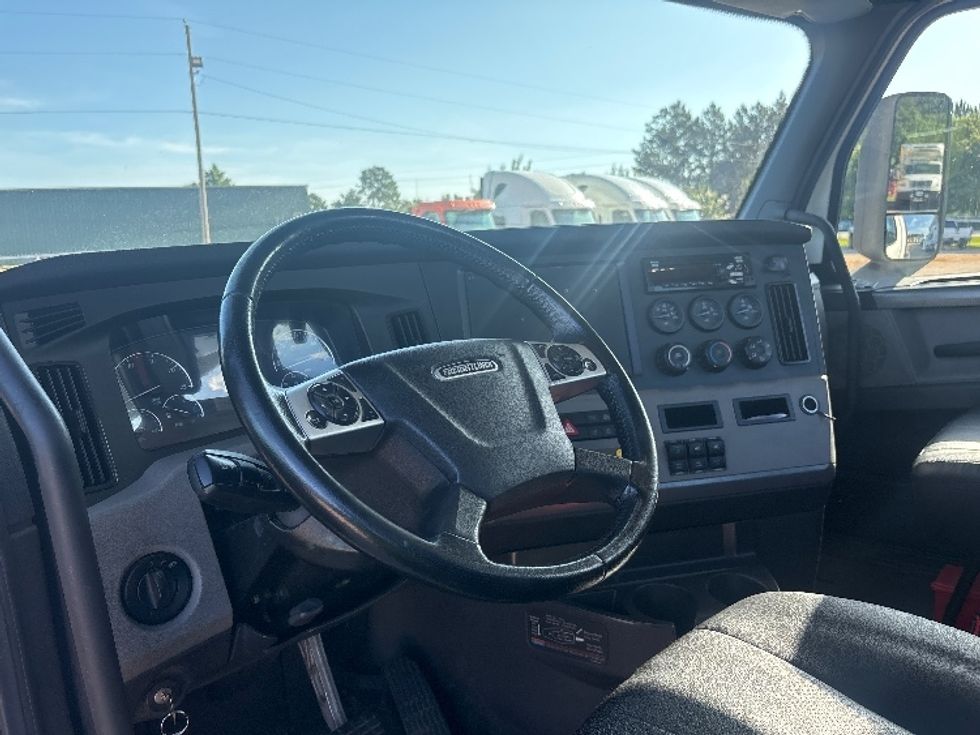 Day Cab Tractor-Heavy Duty Tractors-Freightliner-2021-T12664ST-Pensacola-FL-693,893\n\t\tmiles-$ 28,750 - Image 10