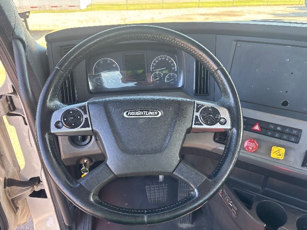 Day Cab Tractor-Heavy Duty Tractors-Freightliner-2021-T12664ST-Pensacola-FL-693,893\n\t\tmiles-$ 28,750 - Image 11