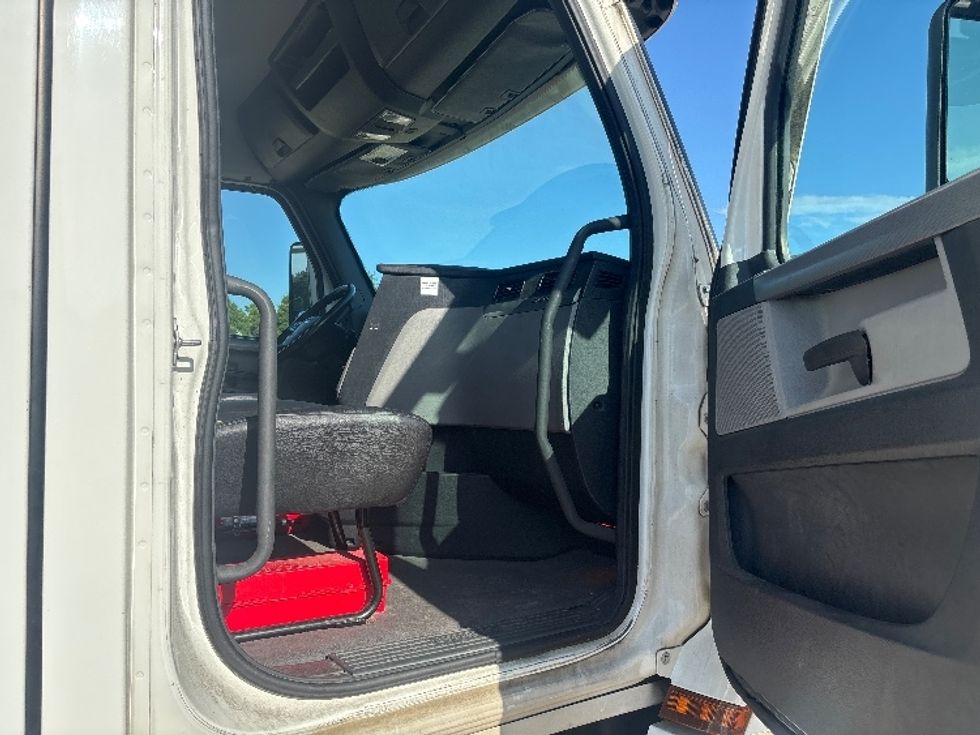 Day Cab Tractor-Heavy Duty Tractors-Freightliner-2021-T12664ST-Pensacola-FL-693,893\n\t\tmiles-$ 28,750 - Image 12
