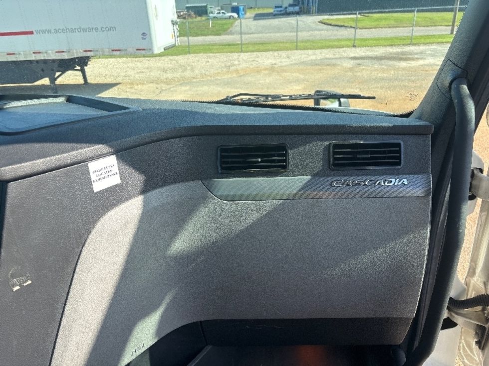 Day Cab Tractor-Heavy Duty Tractors-Freightliner-2021-T12664ST-Pensacola-FL-693,893\n\t\tmiles-$ 28,750 - Image 13