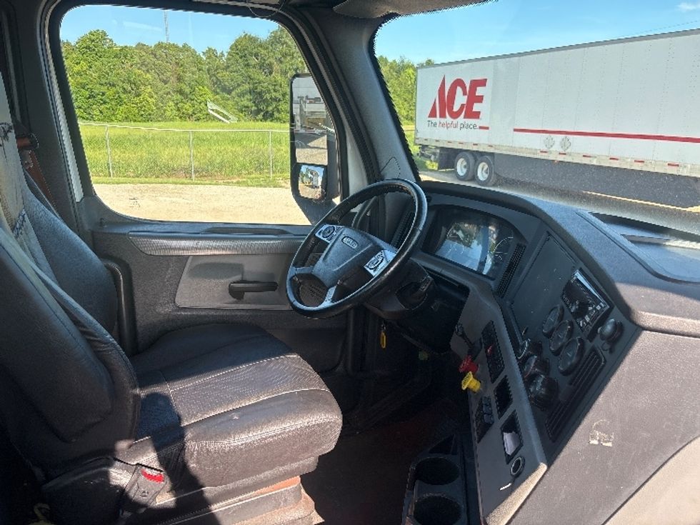 Day Cab Tractor-Heavy Duty Tractors-Freightliner-2021-T12664ST-Pensacola-FL-693,893\n\t\tmiles-$ 28,750 - Image 14