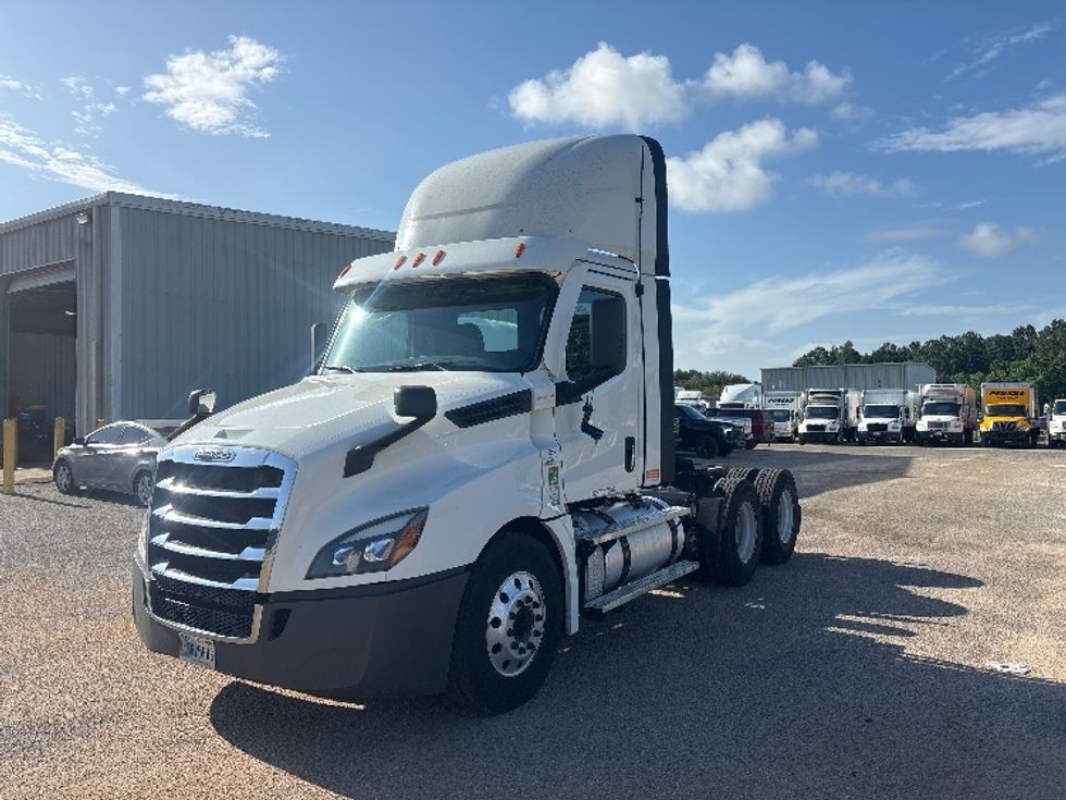 Day Cab Tractor-Heavy Duty Tractors-Freightliner-2021-T12664ST-Pensacola-FL-693,893\n\t\tmiles-$ 28,750 - Image 3