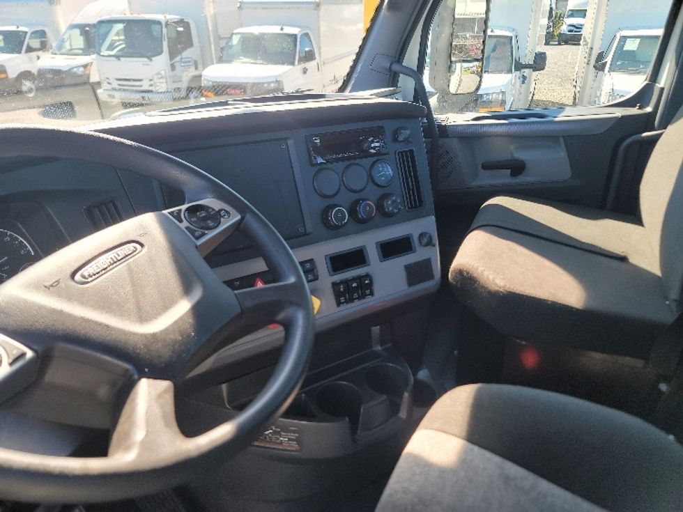 Day Cab Tractor-Heavy Duty Tractors-Freightliner-2021-T12664ST-Pensacola-FL-756,777\n\t\tmiles-$ 31,000 - Image 10