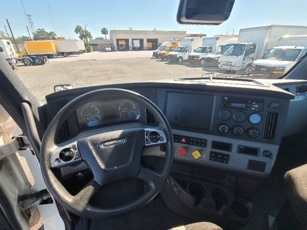 Day Cab Tractor-Heavy Duty Tractors-Freightliner-2021-T12664ST-Pensacola-FL-756,777\n\t\tmiles-$ 31,000 - Image 11