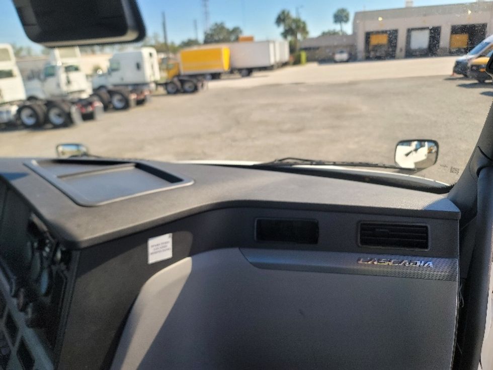 Day Cab Tractor-Heavy Duty Tractors-Freightliner-2021-T12664ST-Pensacola-FL-756,777\n\t\tmiles-$ 31,000 - Image 13