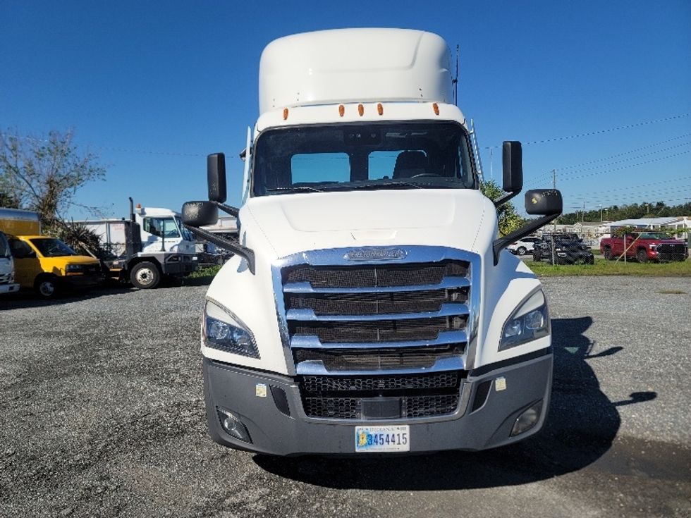 Day Cab Tractor-Heavy Duty Tractors-Freightliner-2021-T12664ST-Pensacola-FL-756,777\n\t\tmiles-$ 31,000 - Image 2