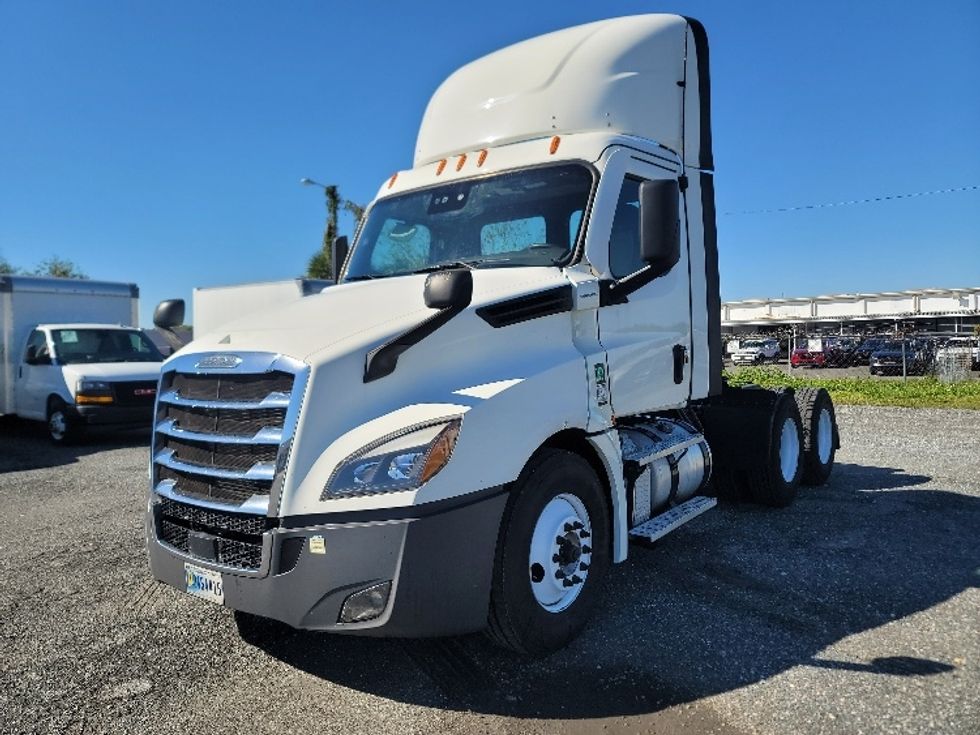 Day Cab Tractor-Heavy Duty Tractors-Freightliner-2021-T12664ST-Pensacola-FL-756,777\n\t\tmiles-$ 31,000 - Image 3