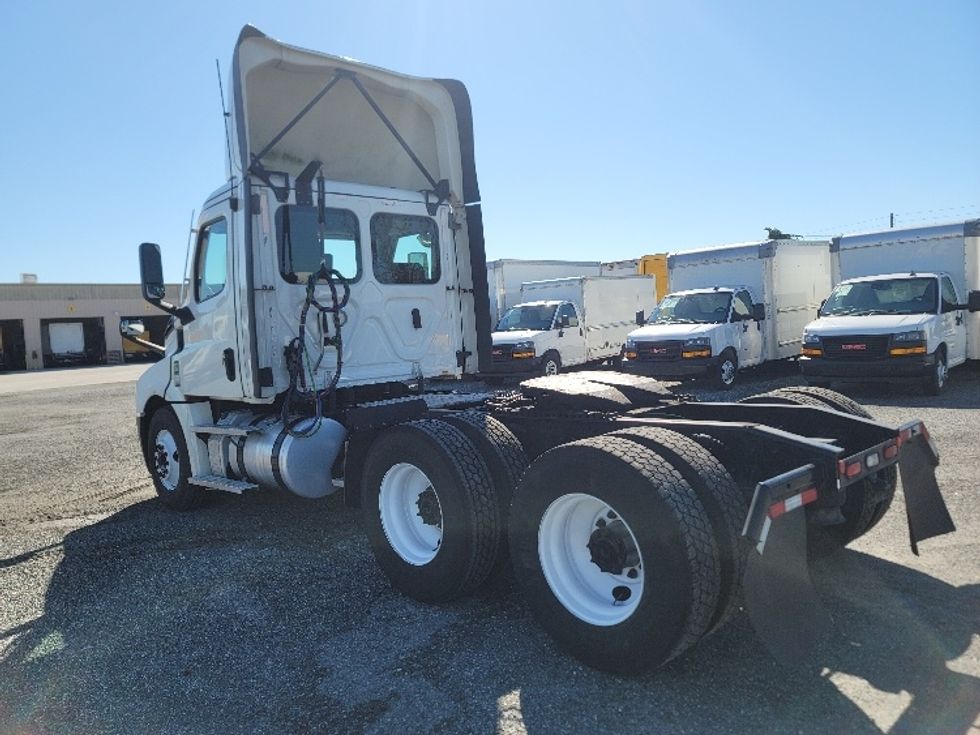 Day Cab Tractor-Heavy Duty Tractors-Freightliner-2021-T12664ST-Pensacola-FL-756,777\n\t\tmiles-$ 31,000 - Image 5
