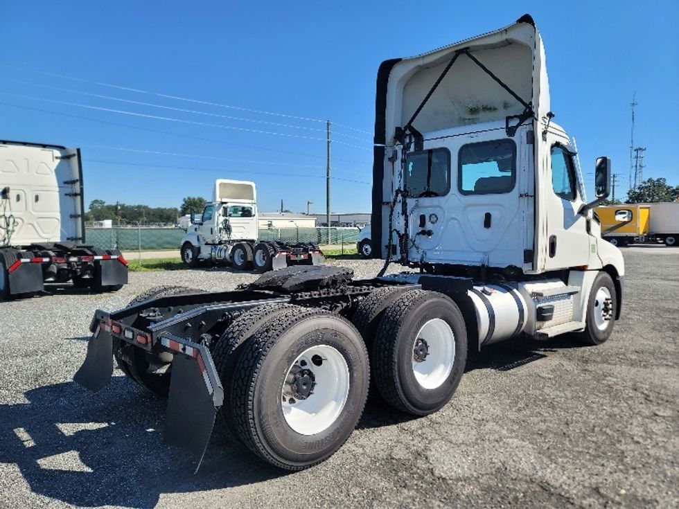 Day Cab Tractor-Heavy Duty Tractors-Freightliner-2021-T12664ST-Pensacola-FL-756,777\n\t\tmiles-$ 31,000 - Image 7