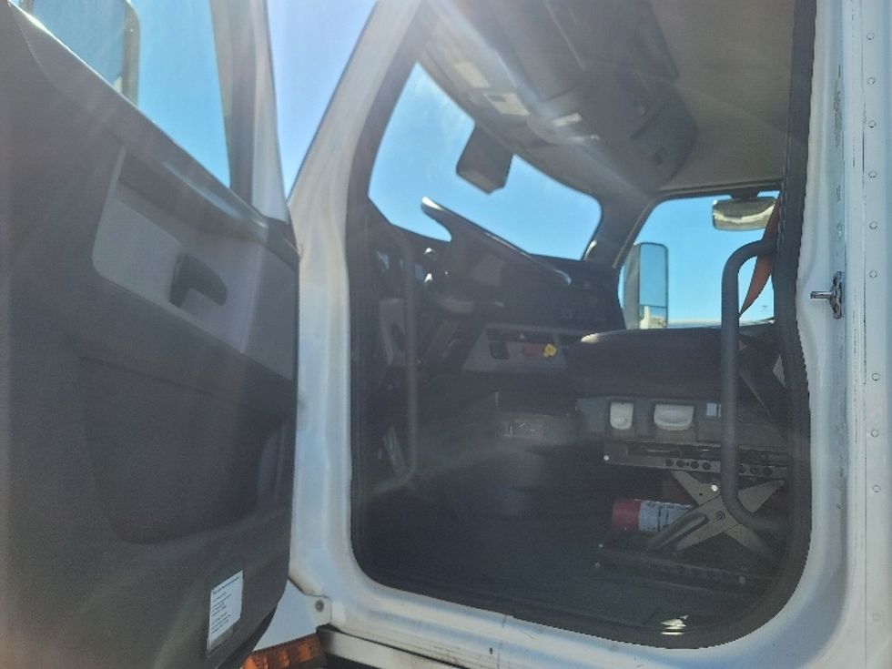 Day Cab Tractor-Heavy Duty Tractors-Freightliner-2021-T12664ST-Pensacola-FL-756,777\n\t\tmiles-$ 31,000 - Image 9