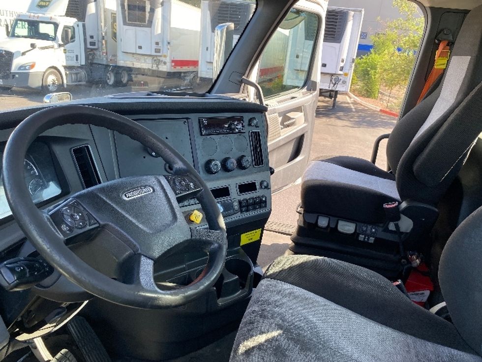 Day Cab Tractor-Heavy Duty Tractors-Freightliner-2021-T12664ST-Phoenix-AZ-422,310\n\t\tmiles-$ 64,000 - Image 10