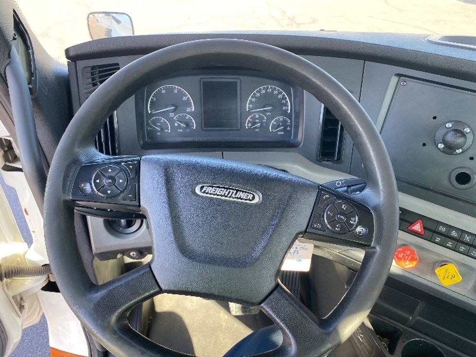 Day Cab Tractor-Heavy Duty Tractors-Freightliner-2021-T12664ST-Phoenix-AZ-422,310\n\t\tmiles-$ 64,000 - Image 11