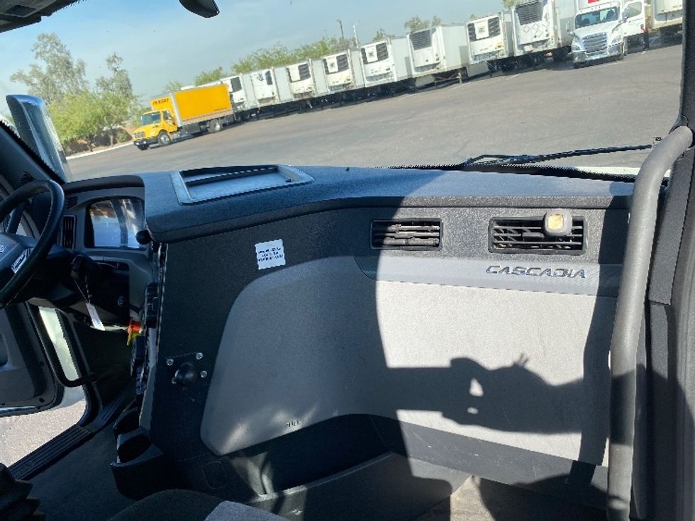 Day Cab Tractor-Heavy Duty Tractors-Freightliner-2021-T12664ST-Phoenix-AZ-422,310\n\t\tmiles-$ 64,000 - Image 13