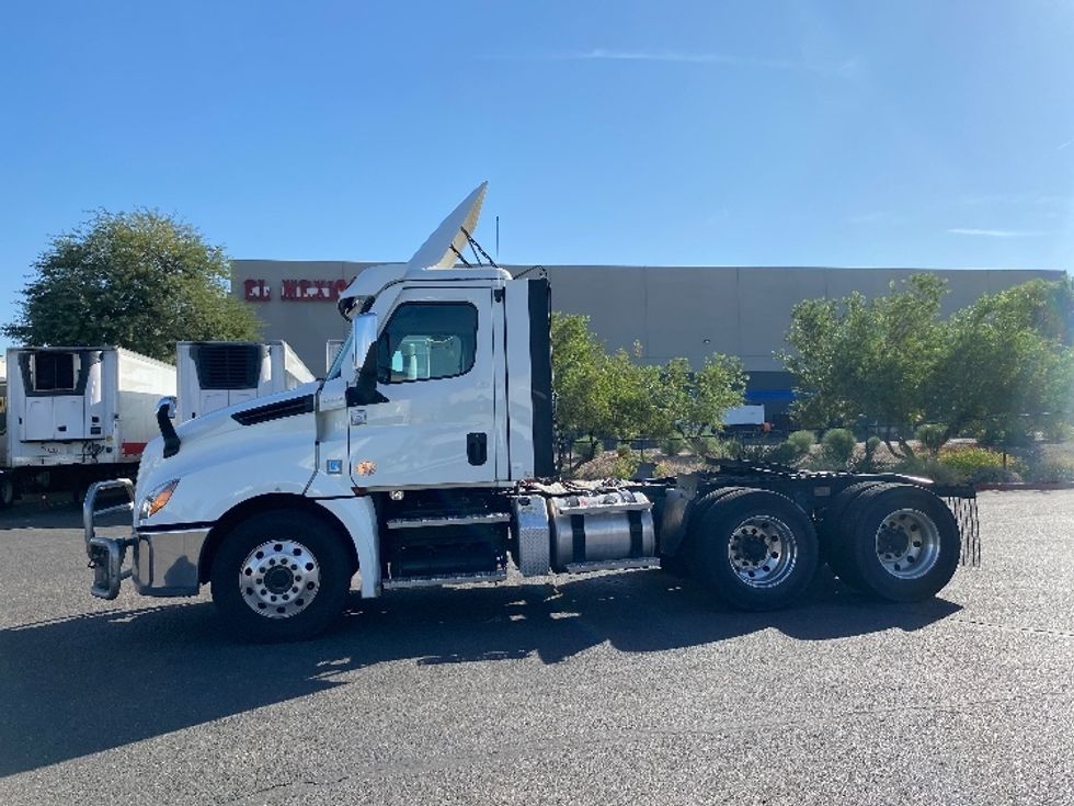 Day Cab Tractor-Heavy Duty Tractors-Freightliner-2021-T12664ST-Phoenix-AZ-422,310\n\t\tmiles-$ 64,000 - Image 4