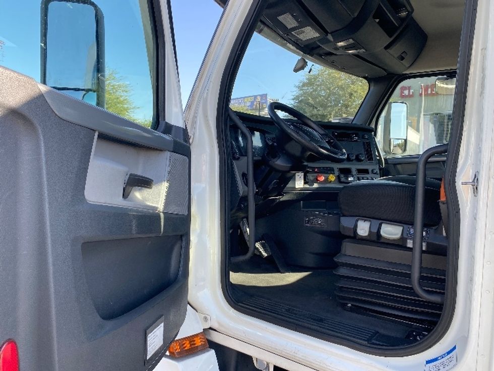 Day Cab Tractor-Heavy Duty Tractors-Freightliner-2021-T12664ST-Phoenix-AZ-422,310\n\t\tmiles-$ 64,000 - Image 9