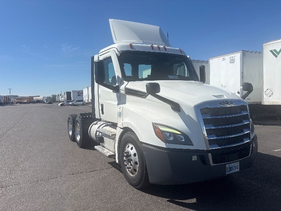 Day Cab Tractor-Heavy Duty Tractors-Freightliner-2021-T12664ST-Phoenix-AZ-670,133\n\t\tmiles-$ 33,250 - Image 1