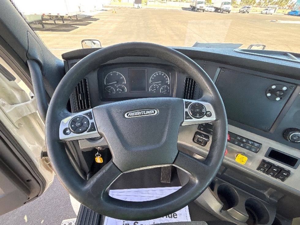 Day Cab Tractor-Heavy Duty Tractors-Freightliner-2021-T12664ST-Phoenix-AZ-670,133\n\t\tmiles-$ 33,250 - Image 11