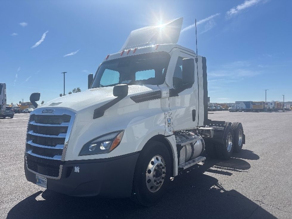 Day Cab Tractor-Heavy Duty Tractors-Freightliner-2021-T12664ST-Phoenix-AZ-670,133\n\t\tmiles-$ 33,250 - Image 3
