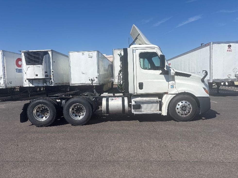 Day Cab Tractor-Heavy Duty Tractors-Freightliner-2021-T12664ST-Phoenix-AZ-670,133\n\t\tmiles-$ 33,250 - Image 8