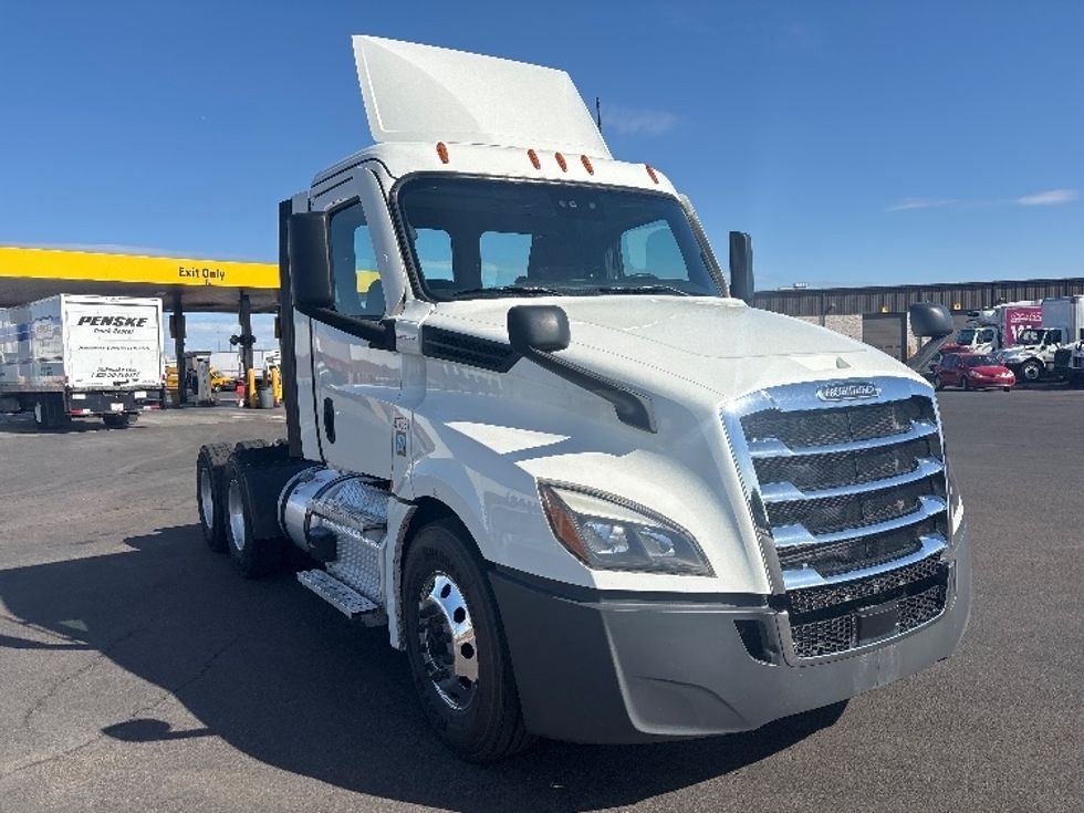 Day Cab Tractor-Heavy Duty Tractors-Freightliner-2021-T12664ST-Phoenix-AZ-783,611\n\t\tmiles-$ 31,000 - Image 1