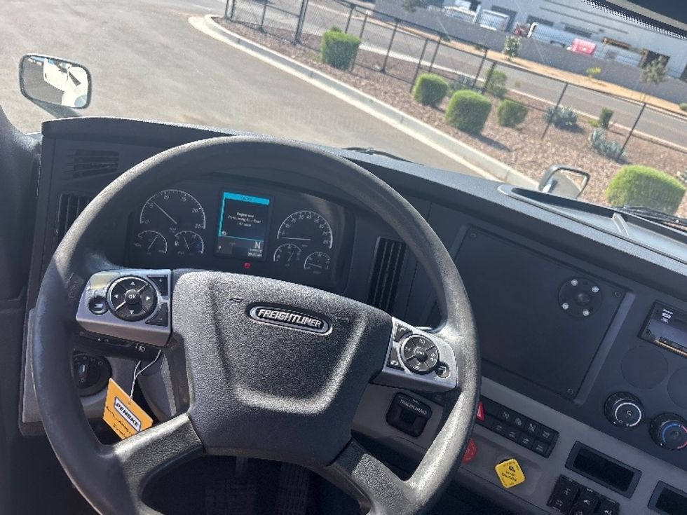 Day Cab Tractor-Heavy Duty Tractors-Freightliner-2021-T12664ST-Phoenix-AZ-783,611\n\t\tmiles-$ 31,000 - Image 11