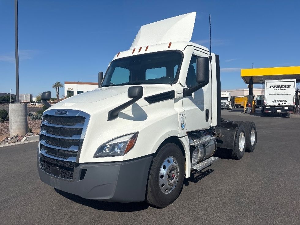 Day Cab Tractor-Heavy Duty Tractors-Freightliner-2021-T12664ST-Phoenix-AZ-783,611\n\t\tmiles-$ 31,000 - Image 3