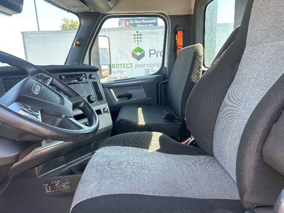 Day Cab Tractor-Heavy Duty Tractors-Freightliner-2021-T12664ST-Phoenix-AZ-827,863\n\t\tmiles-$ 29,000 - Image 10