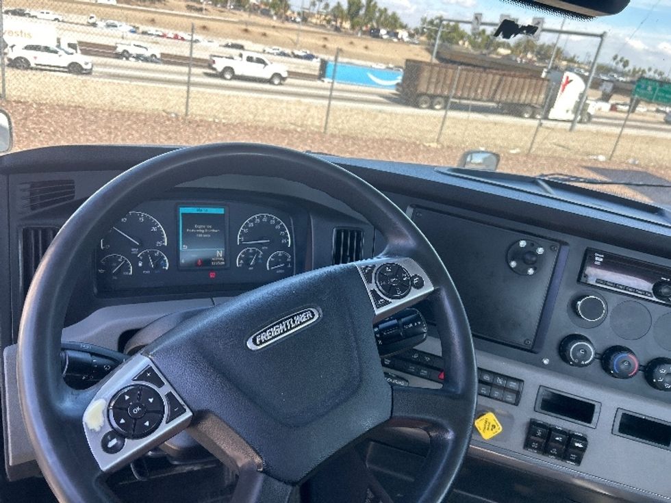 Day Cab Tractor-Heavy Duty Tractors-Freightliner-2021-T12664ST-Phoenix-AZ-827,863\n\t\tmiles-$ 29,000 - Image 11