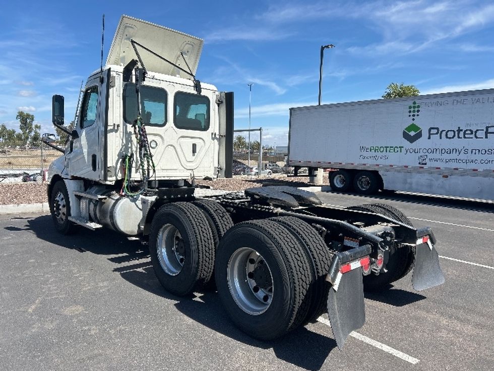 Day Cab Tractor-Heavy Duty Tractors-Freightliner-2021-T12664ST-Phoenix-AZ-827,863\n\t\tmiles-$ 29,000 - Image 5