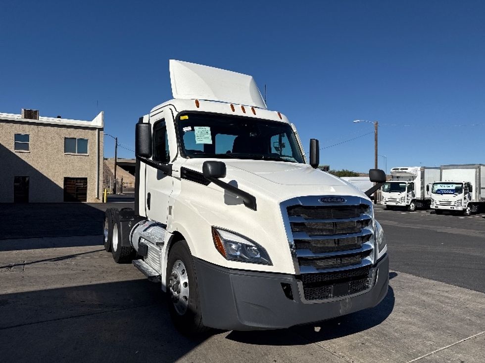 Day Cab Tractor-Heavy Duty Tractors-Freightliner-2021-T12664ST-Phoenix-AZ-827,885\n\t\tmiles-$ 30,000 - Image 1