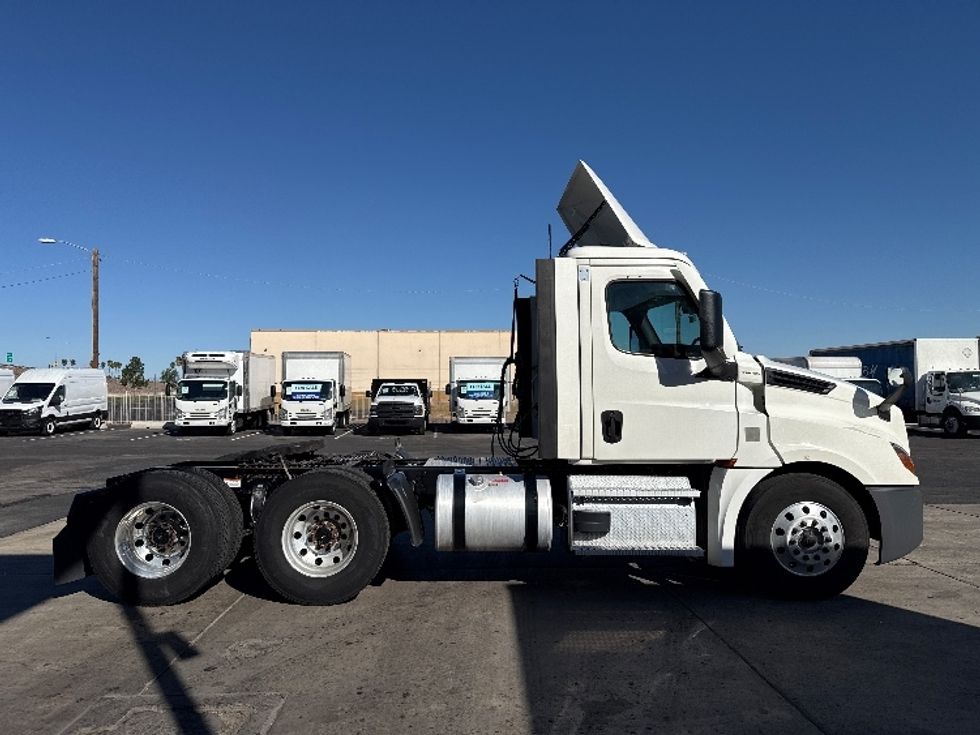 Day Cab Tractor-Heavy Duty Tractors-Freightliner-2021-T12664ST-Phoenix-AZ-827,885\n\t\tmiles-$ 30,000 - Image 8