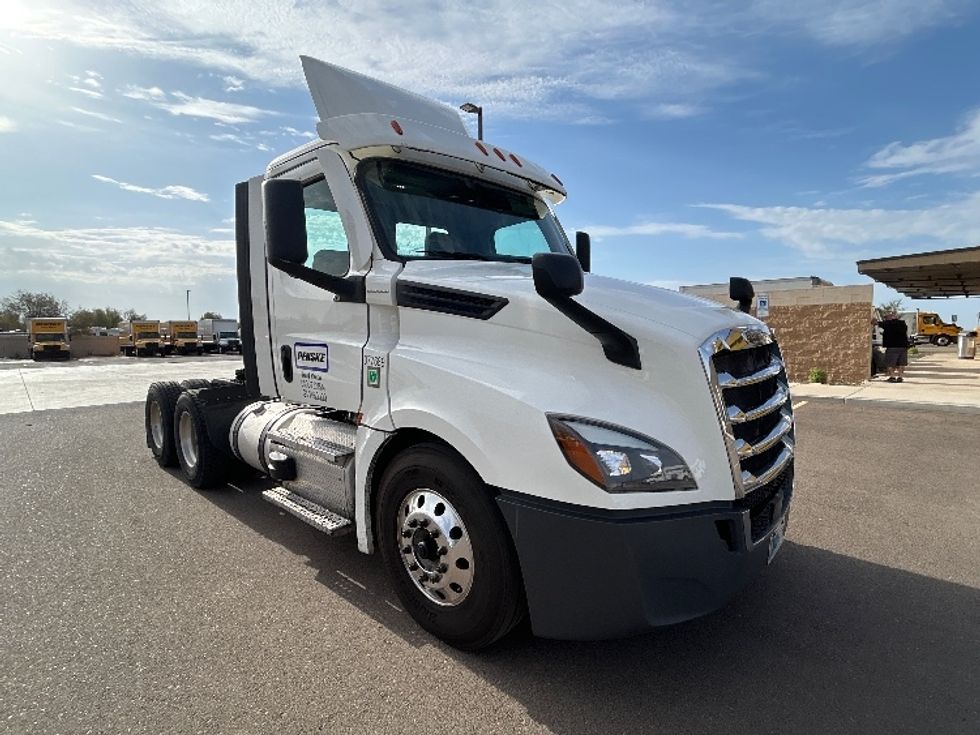 Day Cab Tractor-Heavy Duty Tractors-Freightliner-2021-T12664ST-Phoenix-AZ-849,092\n\t\tmiles-$ 26,750 - Image 1