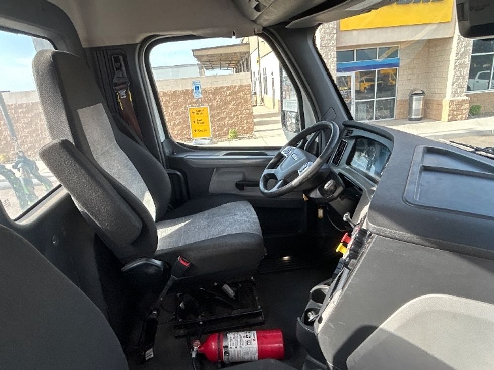 Day Cab Tractor-Heavy Duty Tractors-Freightliner-2021-T12664ST-Phoenix-AZ-849,092\n\t\tmiles-$ 26,750 - Image 14