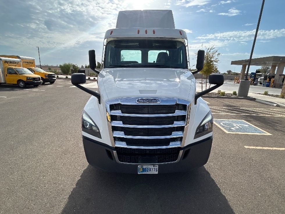 Day Cab Tractor-Heavy Duty Tractors-Freightliner-2021-T12664ST-Phoenix-AZ-849,092\n\t\tmiles-$ 26,750 - Image 2