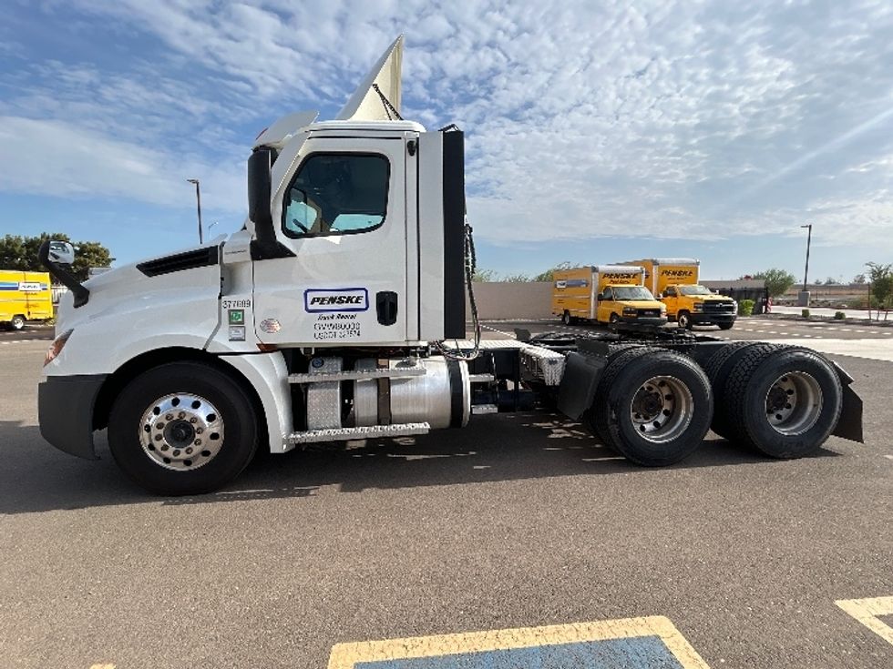 Day Cab Tractor-Heavy Duty Tractors-Freightliner-2021-T12664ST-Phoenix-AZ-849,092\n\t\tmiles-$ 26,750 - Image 4
