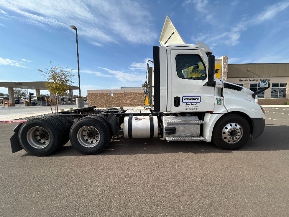 Day Cab Tractor-Heavy Duty Tractors-Freightliner-2021-T12664ST-Phoenix-AZ-849,092\n\t\tmiles-$ 26,750 - Image 8