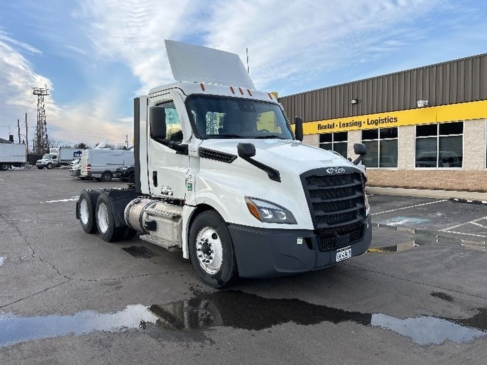 Day Cab Tractor-Heavy Duty Tractors-Freightliner-2021-T12664ST-Pittsburgh-PA-387,653\n\t\tmiles-$ 52,500 - Image 1
