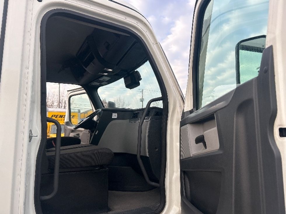 Day Cab Tractor-Heavy Duty Tractors-Freightliner-2021-T12664ST-Pittsburgh-PA-387,653\n\t\tmiles-$ 52,500 - Image 12